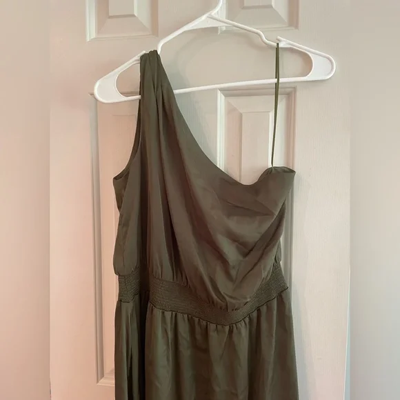 20% off today! Or make an offer! 

Nicole Miller satiny one-shoulder dress - Picture 2 of 5